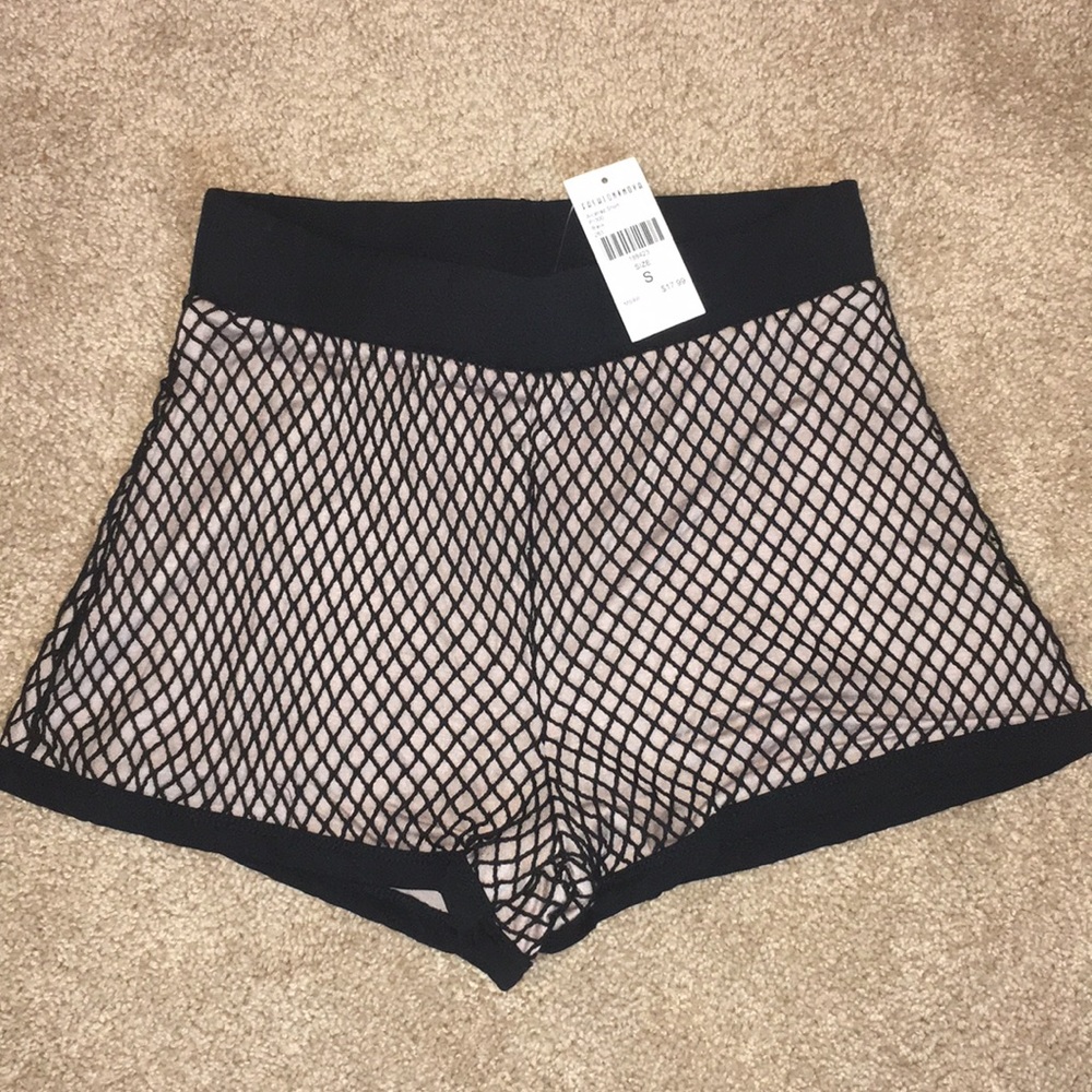FASHIONNOVA BRAND NEW SHORTS.